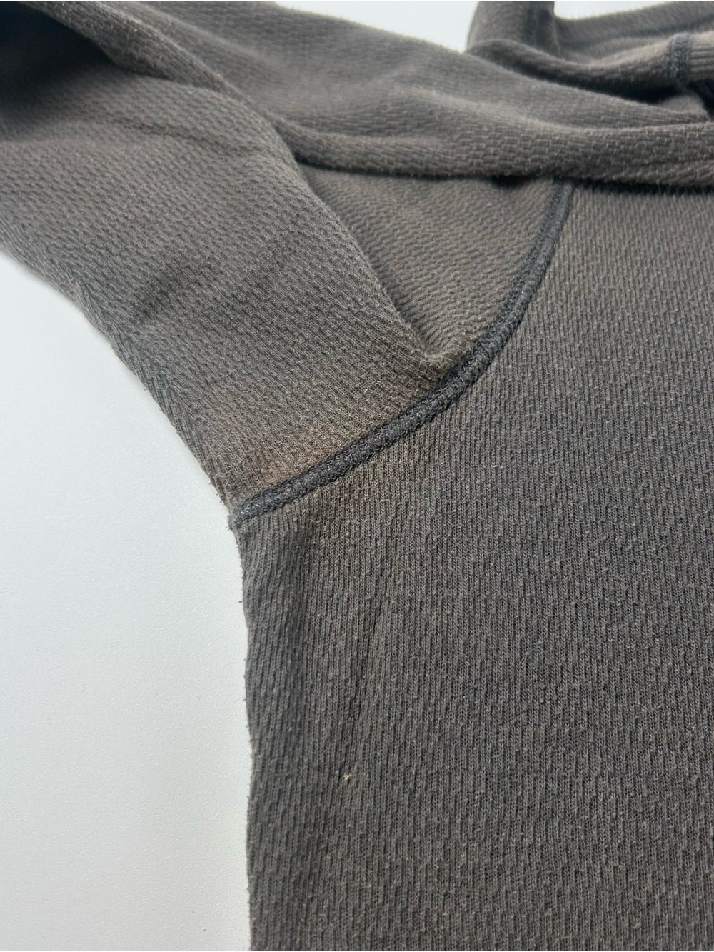 Hollister Men’s SZ XL VTG Y2K Gray Thermal Waffle Spell Out Long Sleeve Shirt - Picture 6 of 10